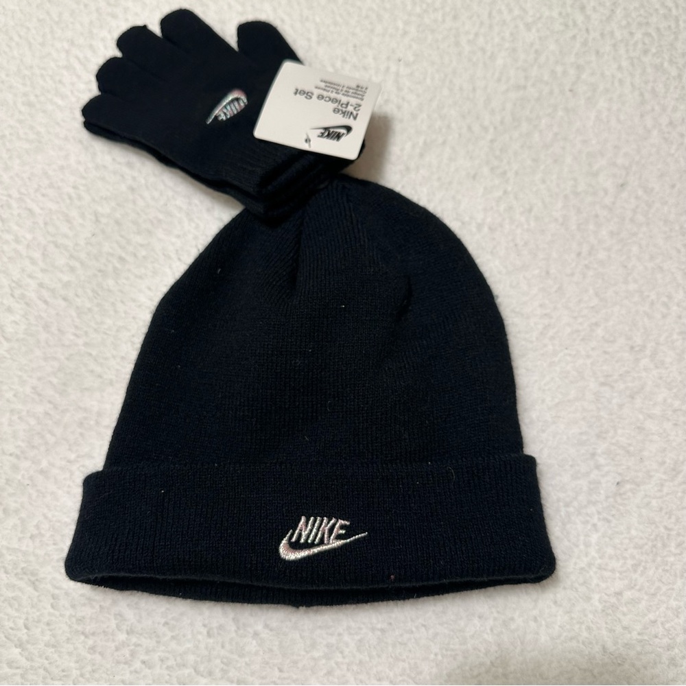 Girls Black Nike Hat and Glove Set